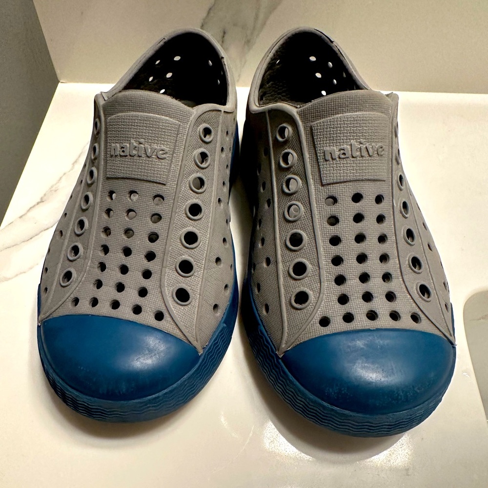 NATIVE “Jefferson” Unisex Toddler Gray Blue Shoes ~ C8